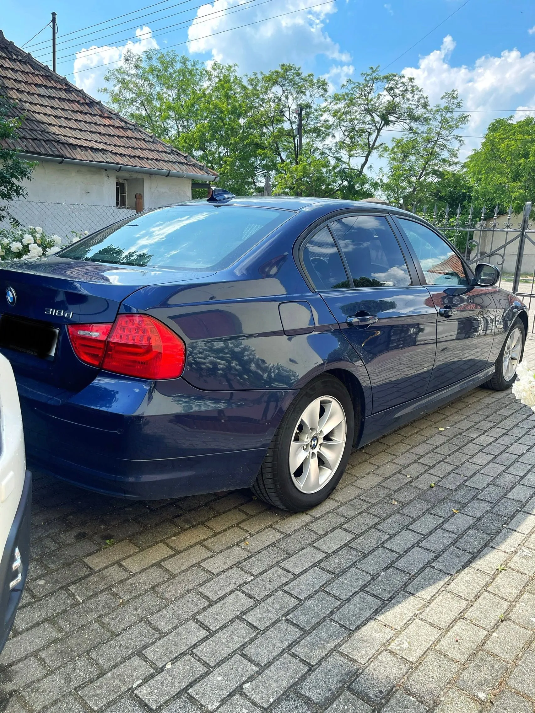 BMW E90 318d (8. fotó)